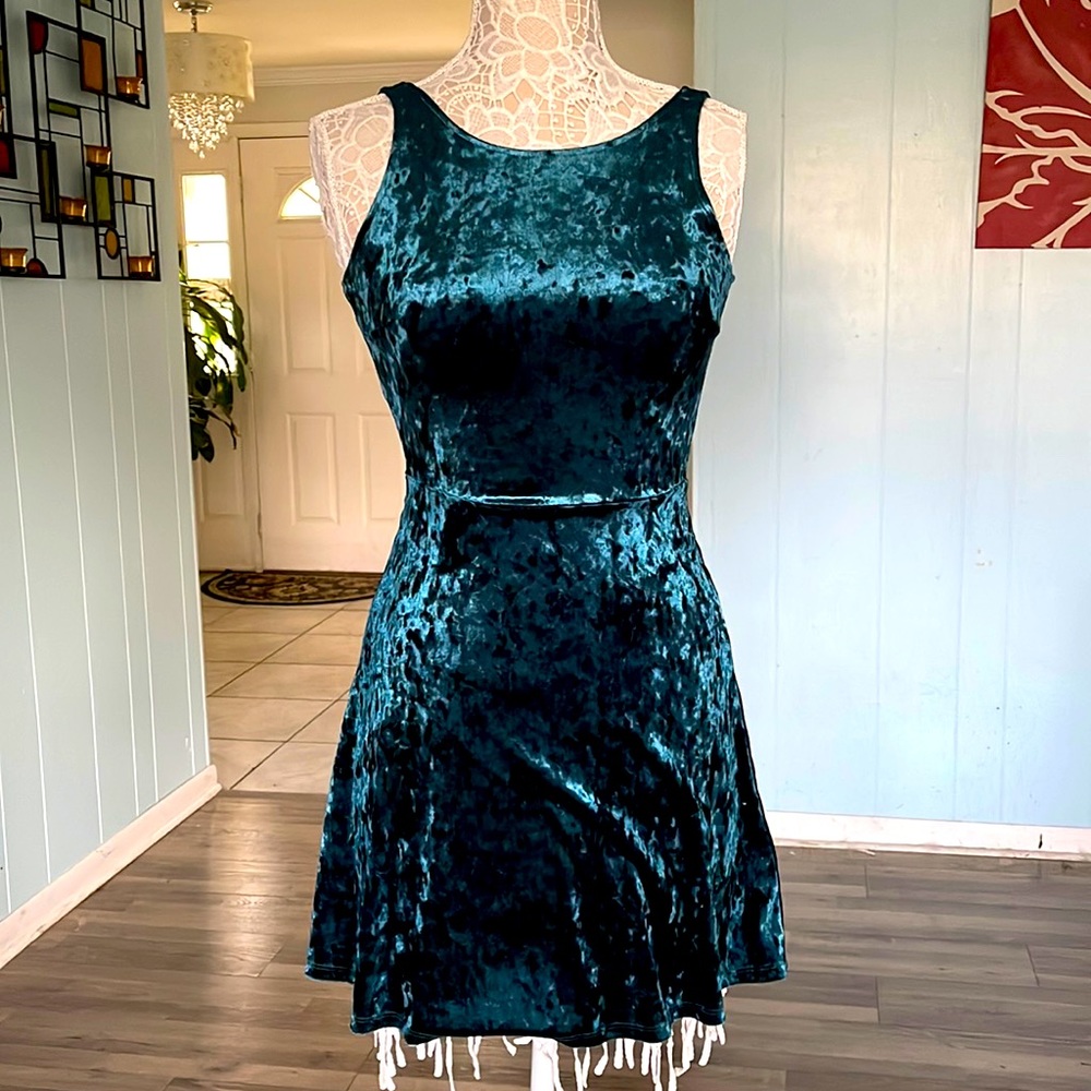 NWT H&M green velvet stretchy shift dress